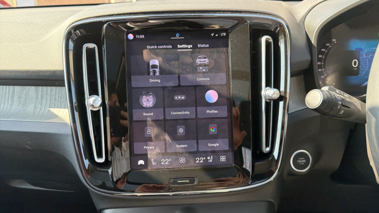 Volvo XC40 2.0 B4P Ultimate Dark 5dr Auto Petrol Estate